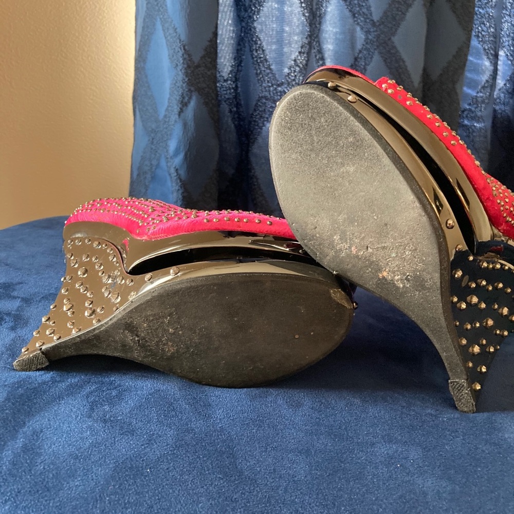 Lady’s Shoes - Picture 8 of 15